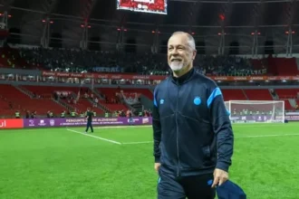 Comissão técnica do Grêmio tem baixas, e Thiago Kosloski dirige equipe contra o Botafogo