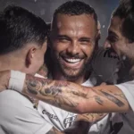 Guilherme veste a faixa, marca e decide triunfo do Santos sobre o São Paulo