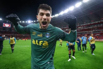 Tiago Volpi exalta triunfo no Gre-Nal e diz que resultado recoloca Grêmio nos trilhos no Brasileirão