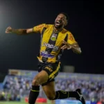 Terça-feira recheada de jogos registra vitórias decisivas na Série B e empates nas copas continentais