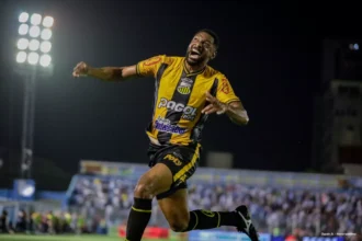 Terça-feira recheada de jogos registra vitórias decisivas na Série B e empates nas copas continentais