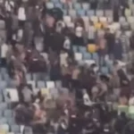 Confronto nas arquibancadas paralisa Fluminense x Lanús no Maracanã