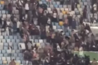 Confronto nas arquibancadas paralisa Fluminense x Lanús no Maracanã