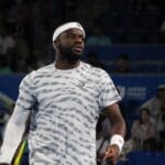 Cabeças de chave Tiafoe e Shapovalov caem logo na estreia do ATP 500 de Tóquio