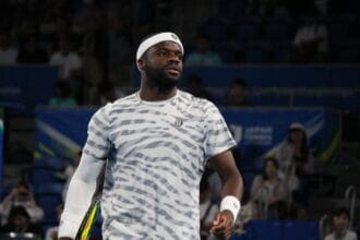 Cabeças de chave Tiafoe e Shapovalov caem logo na estreia do ATP 500 de Tóquio
