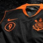 Corinthians apresenta terceiro uniforme preto com detalhes laranja para 2025