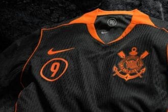 Corinthians apresenta terceiro uniforme preto com detalhes laranja para 2025