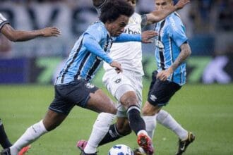 Volpi converte pênalti no fim e Grêmio empata com Botafogo em jogo atrasado