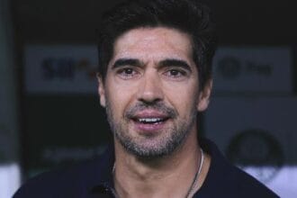 Abel Ferreira pede cautela com Flaco López após vitória sobre o River e recorda críticas da torcida