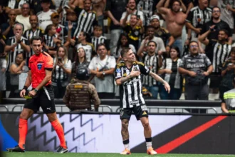 Bernard critica antiga comissão técnica após garantir Atlético-MG na semifinal da Sul-Americana