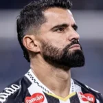 Tomás Rincón vai a julgamento no STJD por expulsão diante do Sport e pode pegar até seis jogos