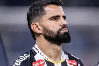 Tomás Rincón vai a julgamento no STJD por expulsão diante do Sport e pode pegar até seis jogos