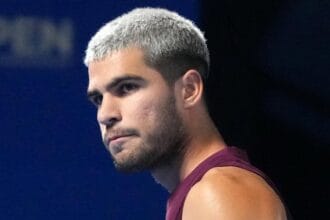 Alcaraz poupa tornozelo e cancela treino antes das oitavas em Tóquio