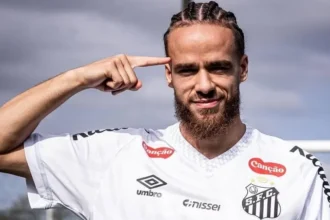 Argelino Billal Brahimi é apresentado no Santos e celebra parceria com Neymar