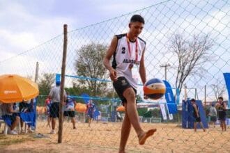 Adolescente chamado Lionel Messi defende Alagoas no vôlei de praia dos Jogos da Juventude 2025