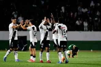 Ponte Preta mira acesso antecipado à Série B; Náutico tenta adiar comemoração