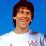 Morre Paulinho Albuquerque, ex-volante bicampeão paulista pelo Corinthians, aos 68 anos