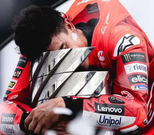 Marc Márquez garante sétimo título da MotoGP com segundo lugar no Japão