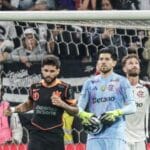 Rossi rememora defesa de cavadinha de De la Cruz após parar pênalti de Yuri Alberto