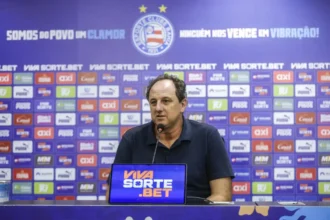 Rogério Ceni responde a Abel Ferreira e cita “ligação direta” no estilo do Palmeiras