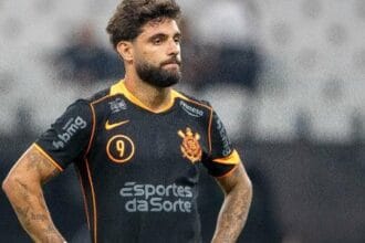 Atuação segura abre caminho para João Pedro Tchoca seguir como titular do Corinthians