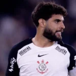 Neto critica pênalti de cavadinha de Yuri Alberto e pede multa ao atacante do Corinthians