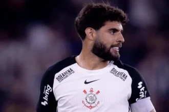Neto critica pênalti de cavadinha de Yuri Alberto e pede multa ao atacante do Corinthians