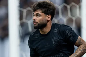 Marcelinho Carioca critica “cavadinha” de Yuri Alberto, mas elogia reação do atacante após pênalti perdido