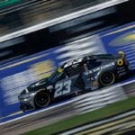 Bubba Wallace faz gesto obsceno para Denny Hamlin após incidente no Kansas