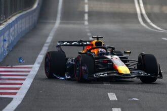 Mekies prega cautela diante do momento dominante de Verstappen: “Uma corrida de cada vez”