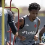 Vasco perde Barros por suspensão e pode ter retorno de Tchê Tchê contra o Palmeiras