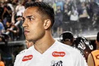Santos mantém disputa entre Mayke e Igor Vinícius pela lateral direita antes de enfrentar o Grêmio