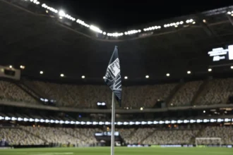 Atlético-MG transforma minuto de silêncio em diálogo pela saúde mental na Arena MRV