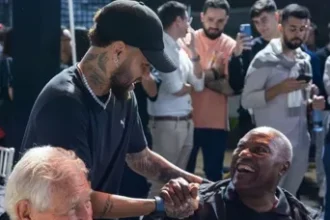 Santos entrega quartos reformados no CT Rei Pelé em cerimônia com Neymar