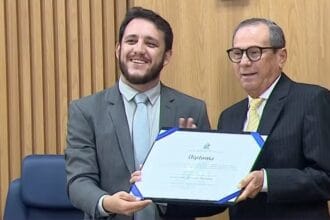 Radialista Raimundo Macedo recebe título de Cidadão Aracajuano