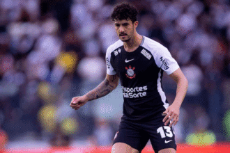Corinthians está por “detalhes” para renovar com Gustavo Henrique