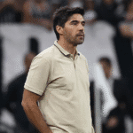 Palmeiras analisa estabelecer prazo para Abel Ferreira responder sobre renovação