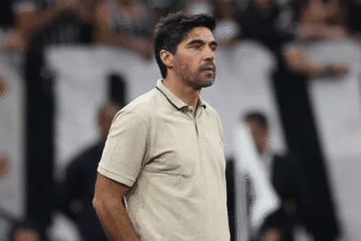Palmeiras analisa estabelecer prazo para Abel Ferreira responder sobre renovação