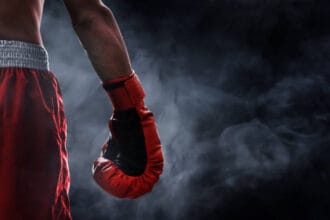 Terence Crawford pendura as luvas invicto aos 38 anos