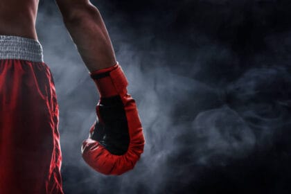 Terence Crawford pendura as luvas invicto aos 38 anos