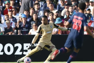 Ederson se machuca e John, ex-Botafogo, é convocado para amistosos