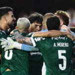 Virada e derrota rubro-negra levam Palmeiras à ponta do Brasileirão