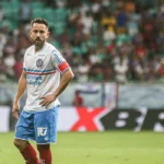 Everton Ribeiro passa por cirurgia de tireoide devido a um câncer