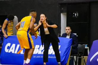Primeira técnica mulher no NBB, Jelena Todorovic começa com pé direito