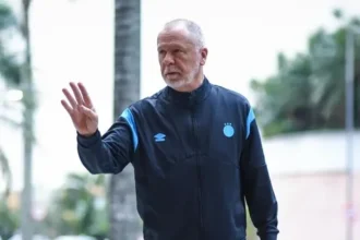 Grêmio viaja com elenco reduzido e encara o Santos sem Volpi, Cuéllar e Olivera