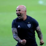 Sampaoli lamenta suspensão de Hulk e destaca esforço do atacante para retomar melhor fase