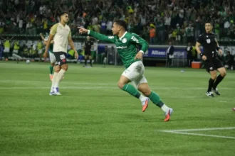 Palmeiras faz três gols em meia hora e supera o Vasco no Allianz Parque