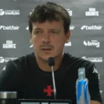 Diniz avalia condições de Cuesta e Matheus França para duelo entre Vasco e Vitória