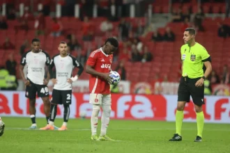 CBF divulga conversa do VAR sobre pênalti que definiu empate entre Inter e Corinthians