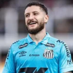 Zé Rafael segue em busca do primeiro gol pelo Santos após quatro bolas na trave